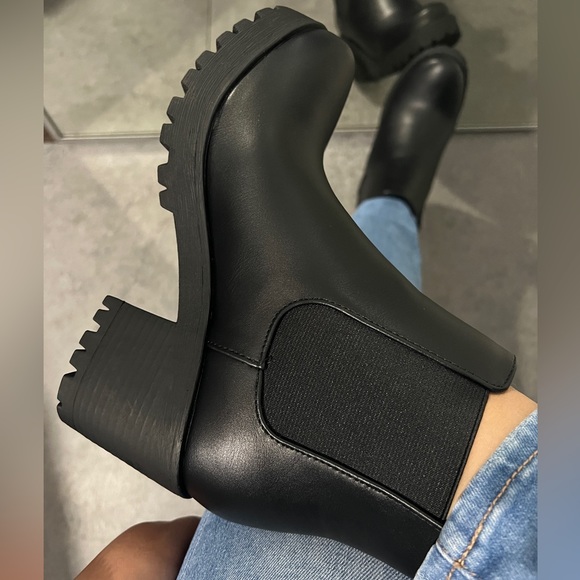 black rubber heel boots